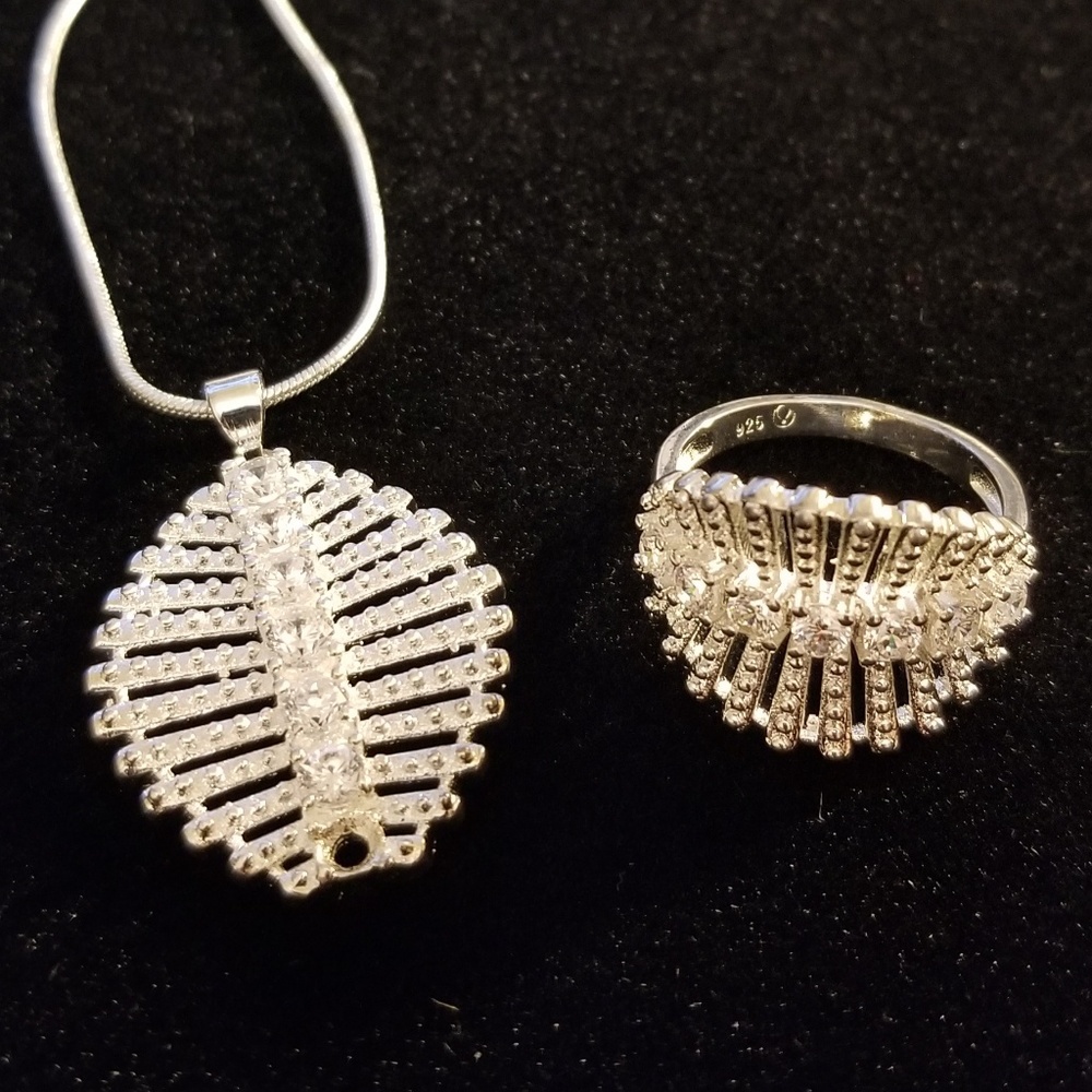 .925 Solid Sterling Silver Leaf Ring Free Necklace